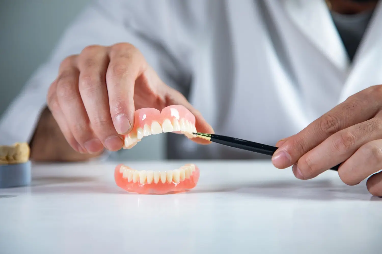 Emergency dentist treating Broken Dentures in Fairfield, CA